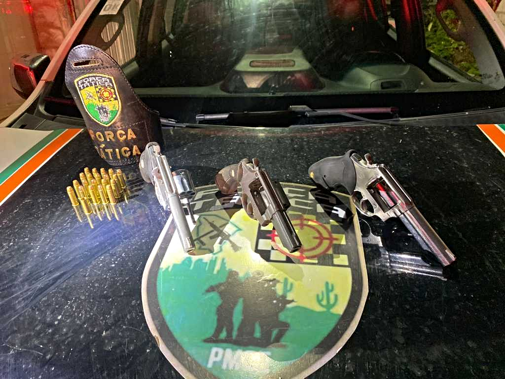 Pol Cia Militar Prende Trio E Apreende Tr S Armas E Muni Es Em Caucaia