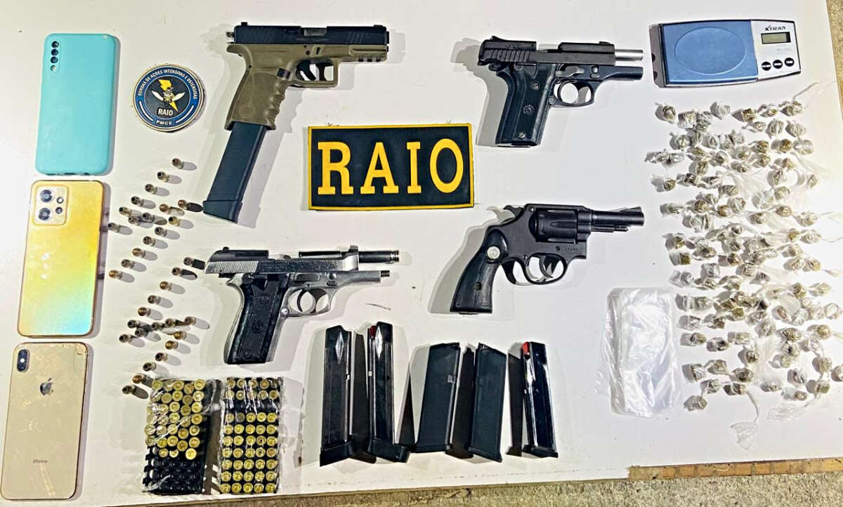 Trio é preso pela PMCE quatro armas e mais de 100 munições em