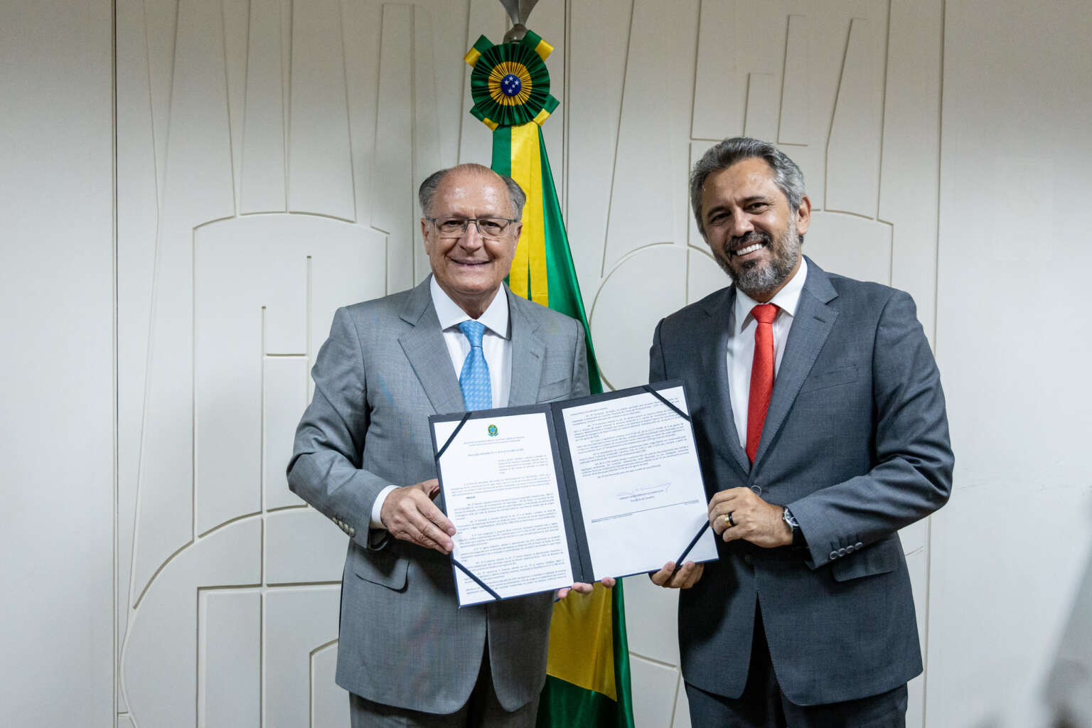 Governo do Ceará e União assinam resolução que aprova primeira fase da